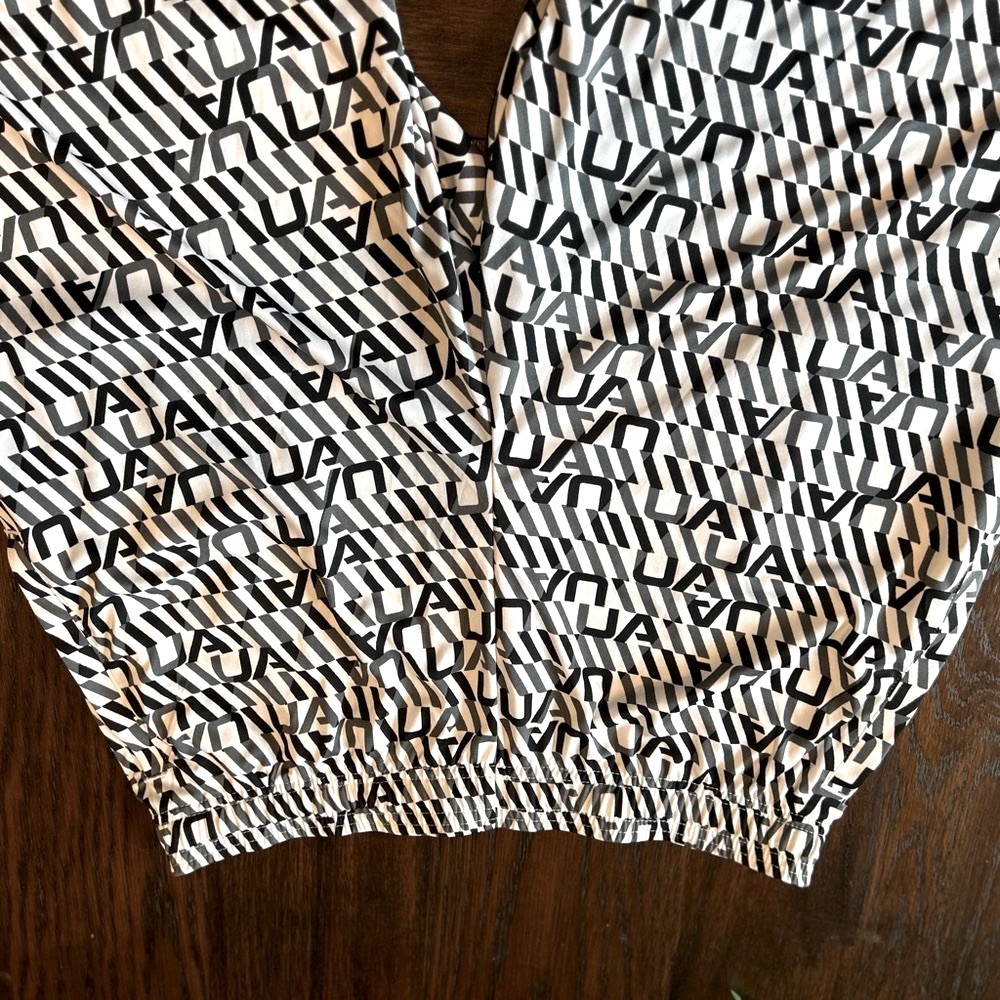 New with tags men’s size Large Under Armer shorts